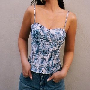 New PLT, Beautiful top with classic print.